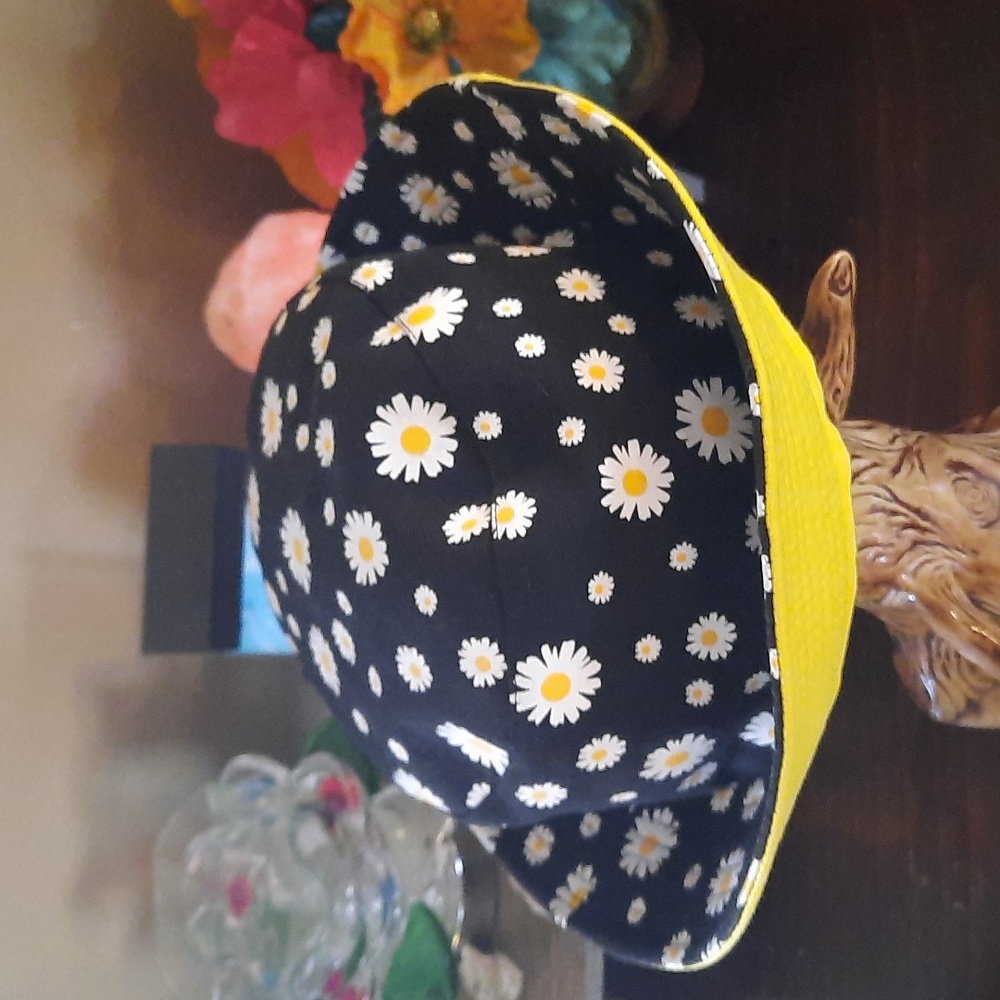 Bucket hats. - Picture 2 of 4